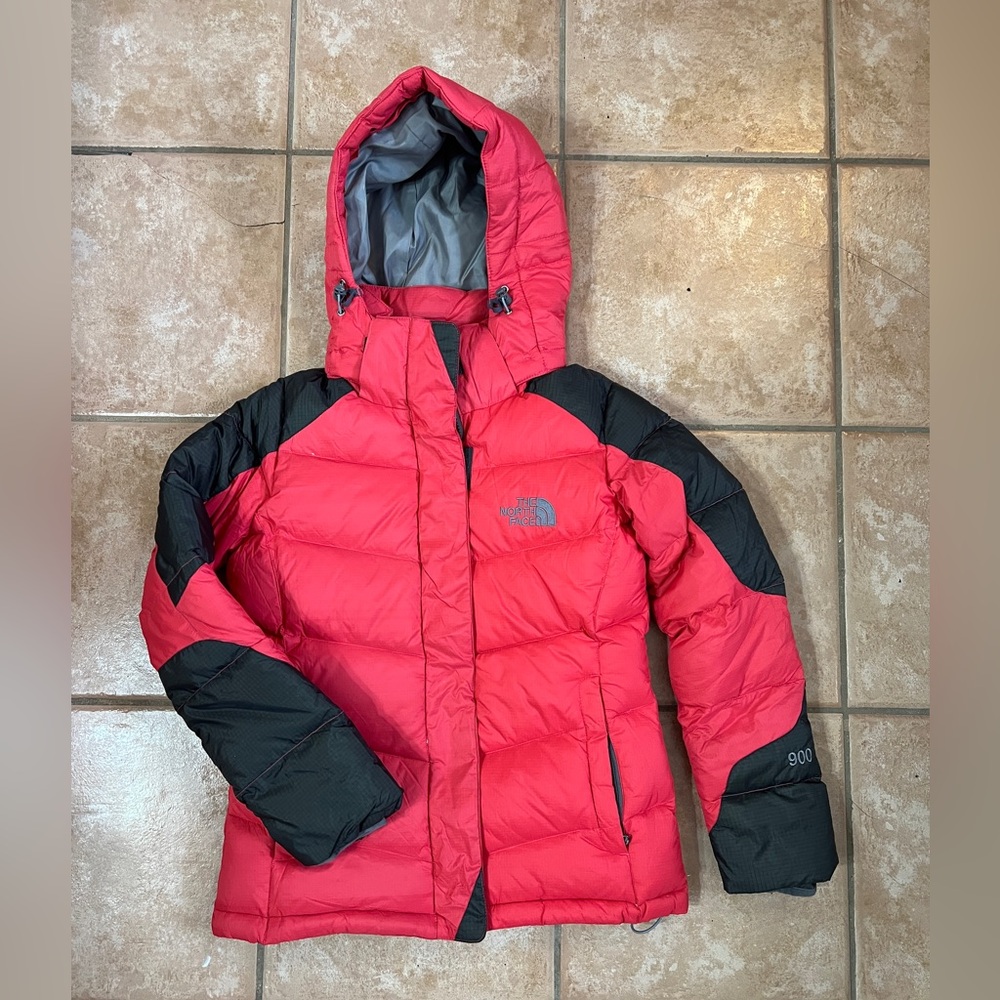 The North Face Women’s XS Summit Series 900 Down puffer jacket winter coat red